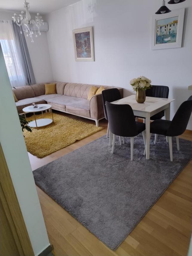 Lovely - Ljupki Stan Apartman